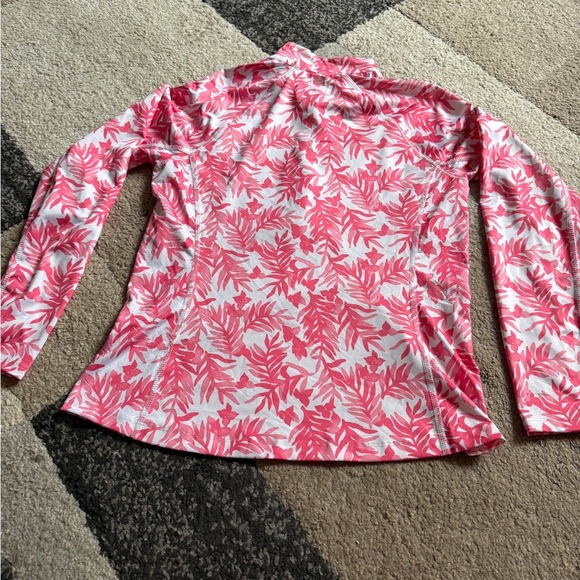 Vineyard Vines Pink and White Performance Top - Picture 2 of 4